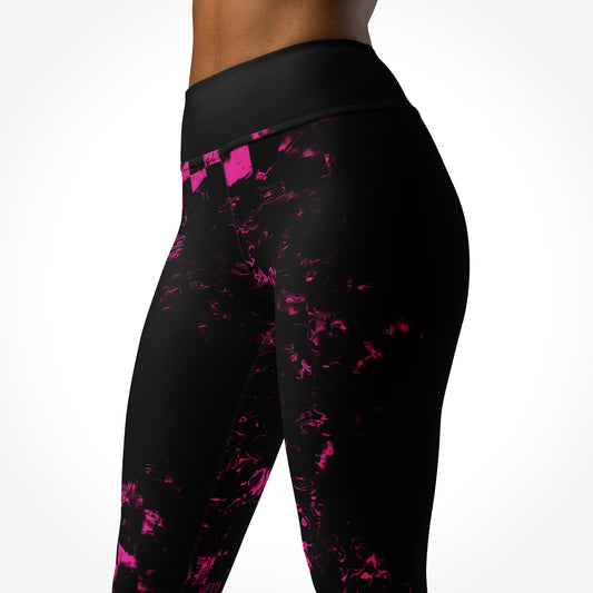 High-Waist-Damen-Leggings Abstract Squares von Bachblatt mit magentafarbenem Muster auf Schwarz – Nahaufnahme von Bund und Hüfte, seitlich von hinten.