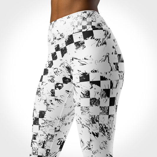 High-Waist-Damen-Leggings Finish Line von Bachblatt mit schwarz-weißem Muster – Nahaufnahme von Bund und Gesäß, seitliche Rückansicht.