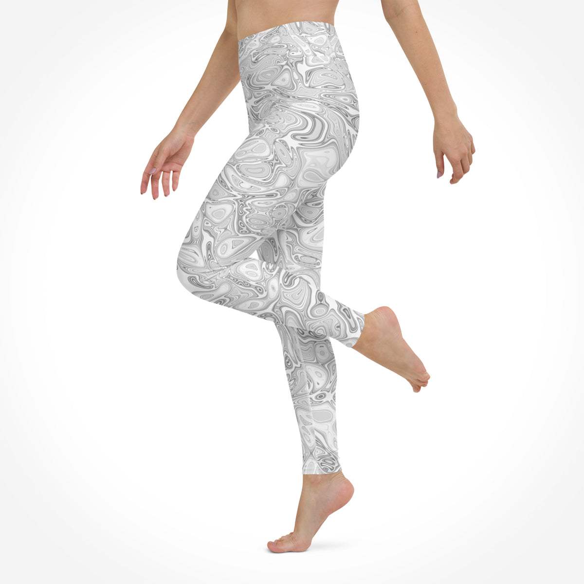 High-Waist-Damen-Leggings Abstract Fluids von Bachblatt mit grau-weißem Muster – Seitenansicht am Model mit angewinkeltem Bein.