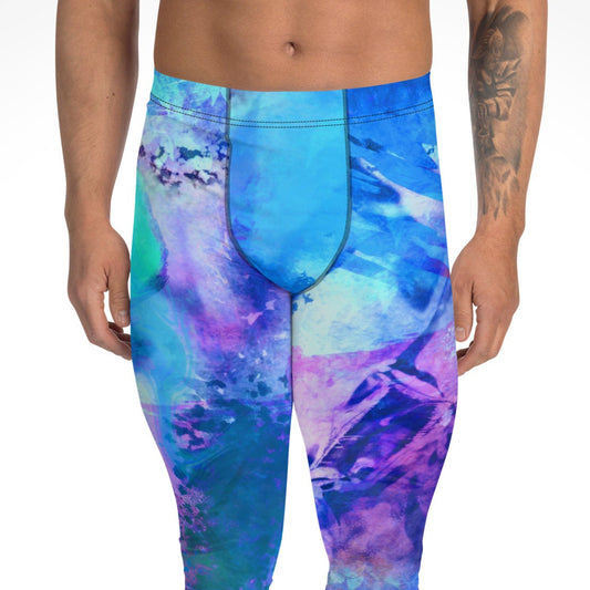Herren-Leggings Energy Flow von Bachblatt mit blau-grün-violettem Muster – Nahaufnahme von Bund und Oberschenkeln am Model von vorn.
