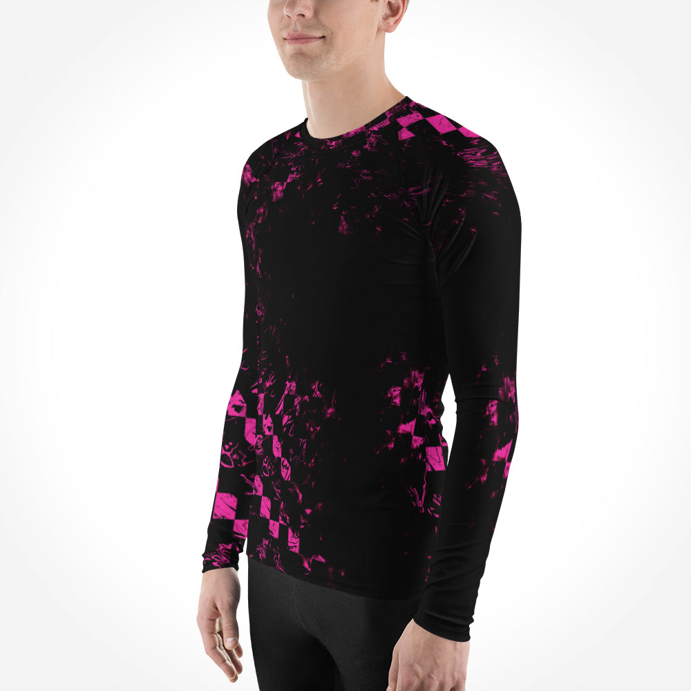 Ein Mann trägt ein Rashguard mit dem Motiv Abstract Squares.