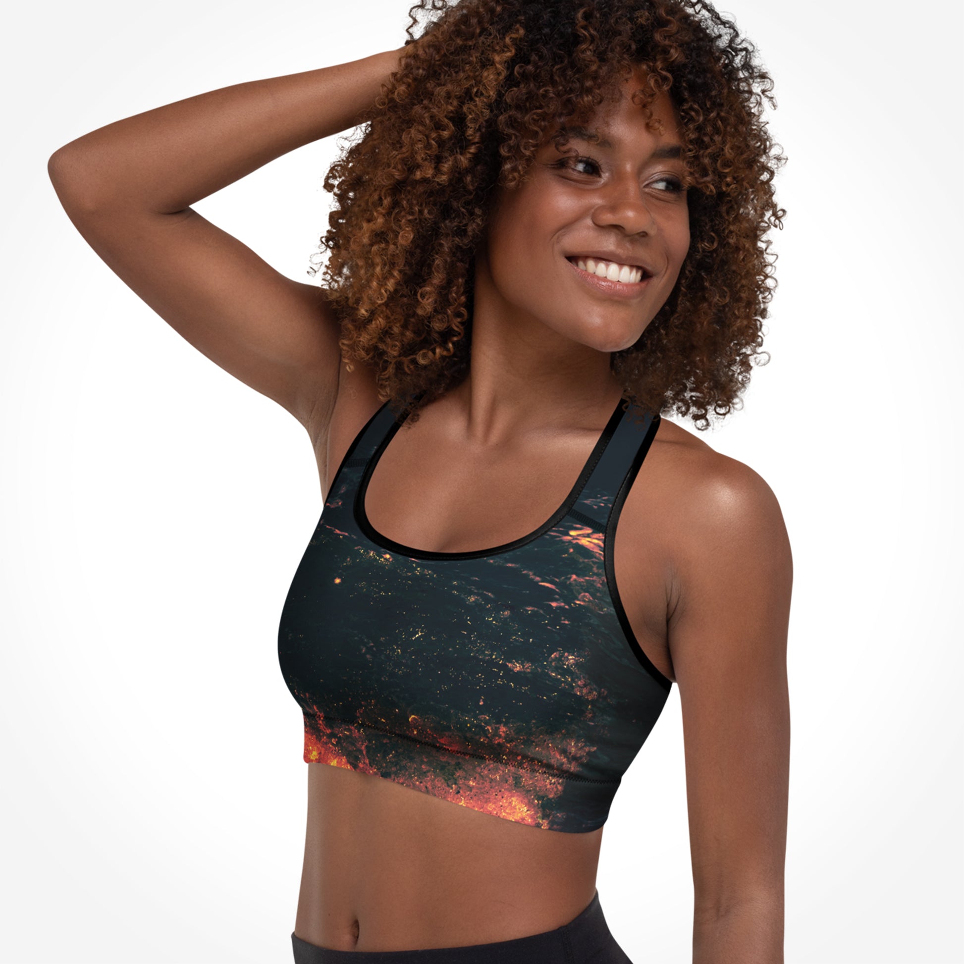 Sport BH mit mittlerem Halt und dem Motiv Fiery Waves von Bachblatt. Das Motiv besteht im Ansatz aus Wellen, welche rot eingefärbt wurden.