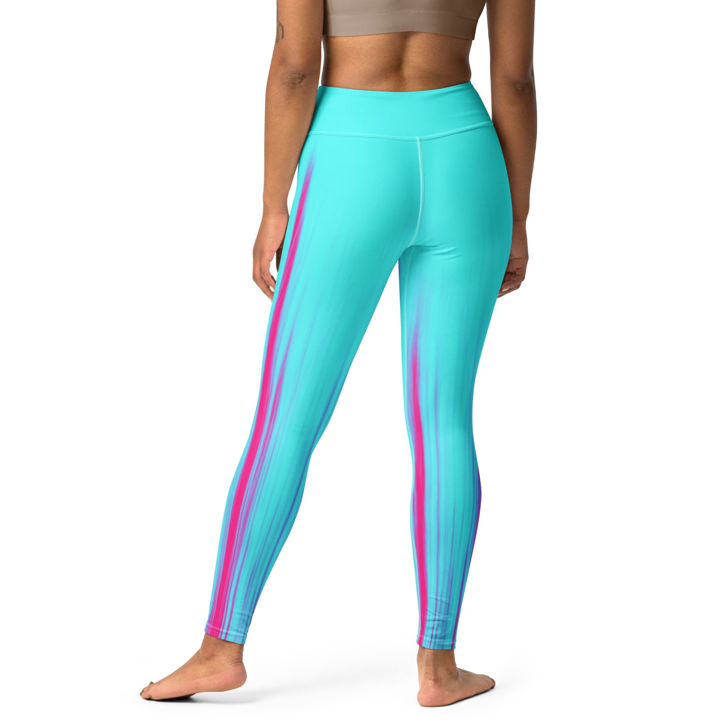 Eine Frau trägt die Moving Forest One Pink Tourquise High Waist Damen Leggings von Bachblatt. Ansicht von hinten.