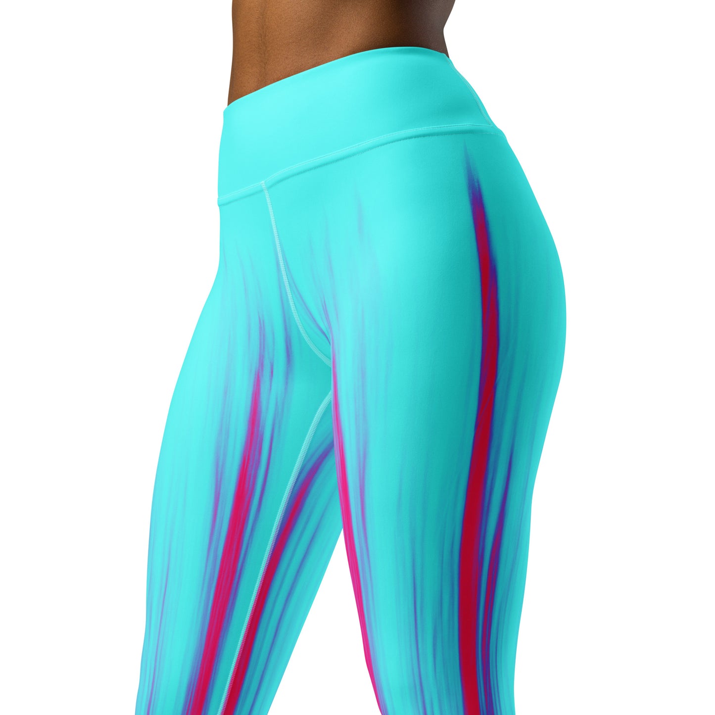 Eine Frau trägt die Moving Forest One Pink Tourquise High Waist Damen Leggings von Bachblatt. Ansicht von der Seite. Detail vom hohen Bund.