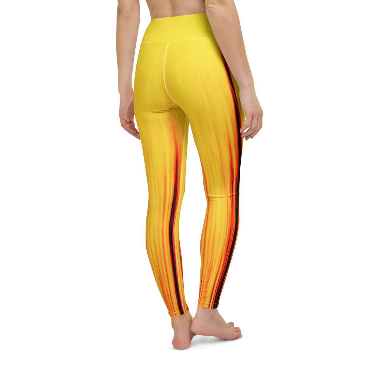 Eine Frau trägt die Moving Forest One Yellow Red High Waist Damen Leggings von Bachblatt. Ansicht von hinten.